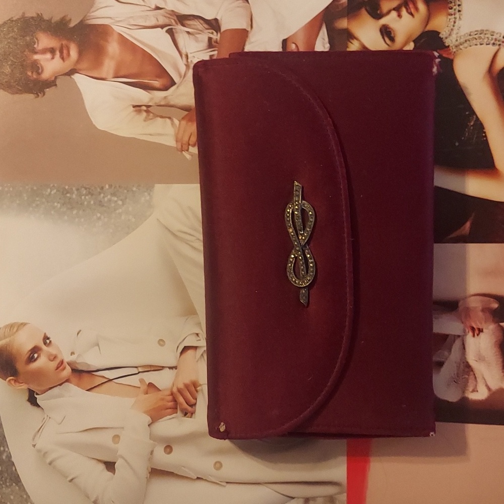 Super rare, htf Gucci clutch, majenta pink satin w/ rhinestones, vintage FVC!